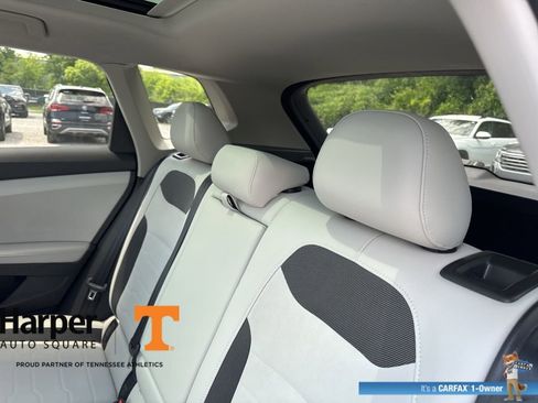 Used 2025 Volkswagen Taos SE w/ Panoramic Sunroof Package AWD/4WD image 9