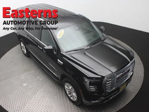 Used 2025 GMC Yukon XL Denali AWD/4WD image 3