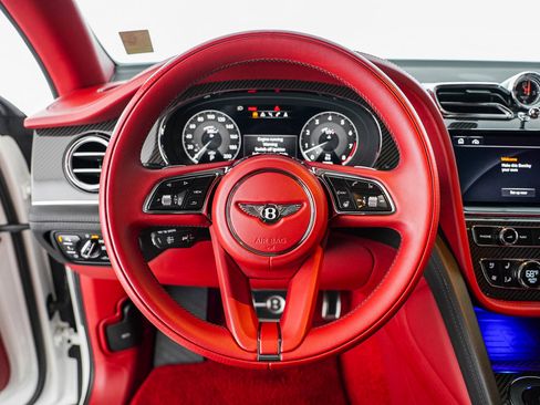 Used 2022 Bentley Bentayga AWD/4WD image 12