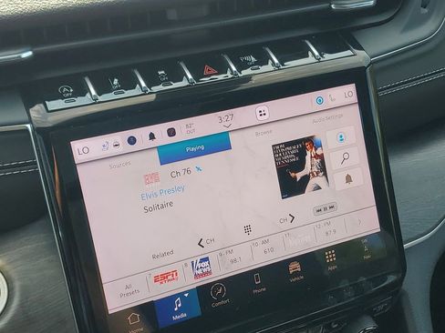 Certified 2024 Jeep Grand Cherokee L Limited w/ Luxury Tech Group II image 30