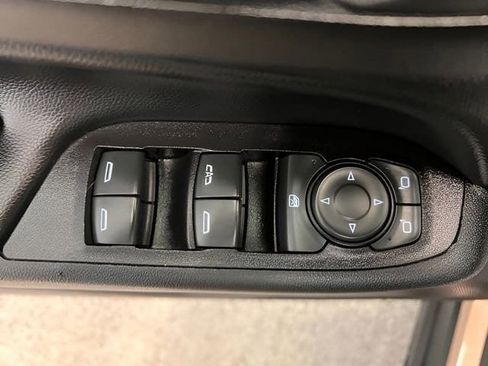 Used 2019 Chevrolet Equinox LT FWD image 18