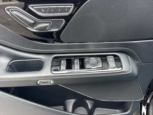 New 2026 Lincoln Aviator AWD image 13