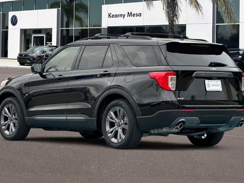 Used 2022 Ford Explorer XLT w/ Equipment Group 202A image 6