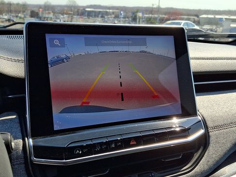 Certified 2023 Jeep Compass Latitude image 17