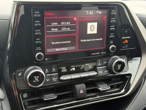 Used 2022 Toyota Highlander XLE AWD/4WD image 18