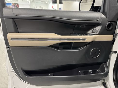 Used 2024 Ford Expedition Max XLT image 24