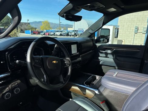 Used 2024 Chevrolet Silverado 2500 High Country w/ High Country Premium Package AWD/4WD image 13