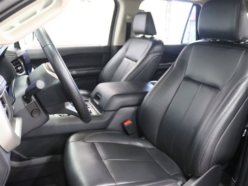 Used 2024 Ford Expedition Max XLT image 11