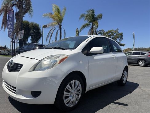 Used 2008 Toyota Yaris 2-Door Hatchback w/ Convenience Pkg FWD image 4