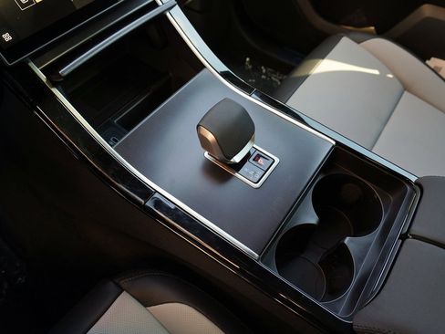 New 2026 Land Rover Range Rover Velar Dynamic SE image 29