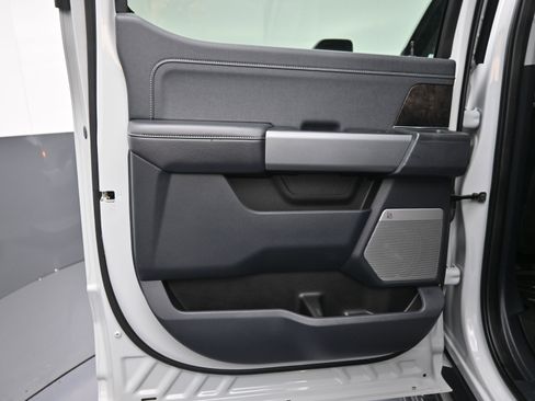 Used 2025 Ford F250 Lariat w/ Black Appearance Package image 15