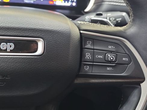 Used 2021 Jeep Grand Cherokee L Limited AWD/4WD image 17