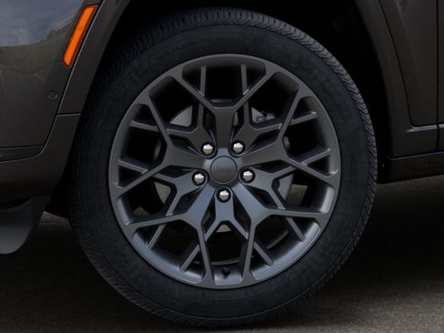 New 2025 Jeep Grand Cherokee L Summit image 28