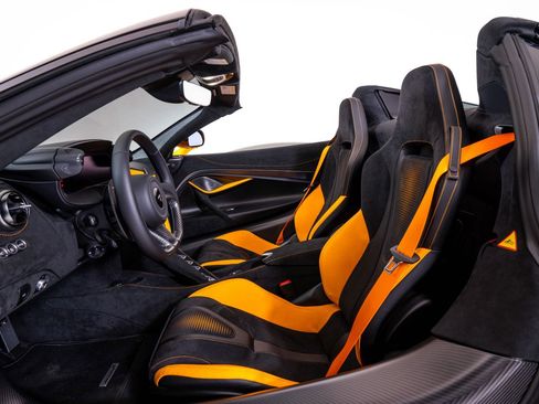 Used 2026 McLaren 750S Spider RWD image 22