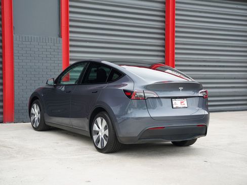 Used 2023 Tesla Model Y AWD image 13