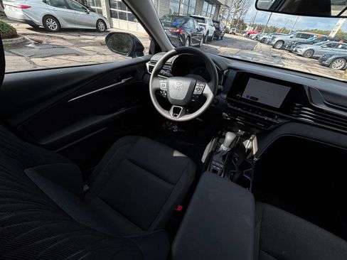 Used 2025 Toyota Camry LE image 38