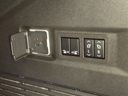 Used 2023 Chevrolet Tahoe RST w/ Luxury Package AWD/4WD image 14