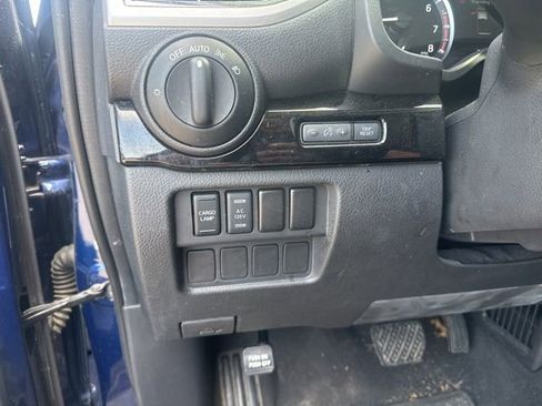 Used 2021 Nissan Titan SV w/ SV Convenience Package AWD/4WD image 15