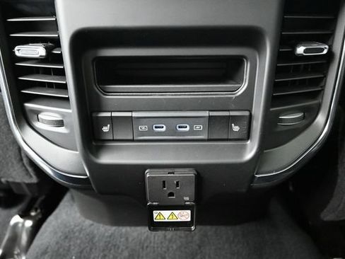 New 2026 RAM 2500 Laramie AWD/4WD image 22