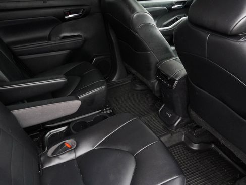 Used 2022 Toyota Highlander XLE image 33