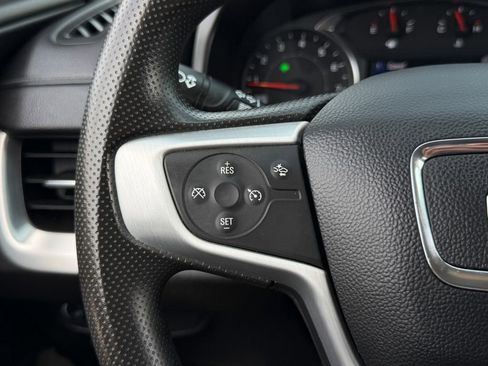 Used 2023 GMC Terrain SLE w/ Driver Convenience Package image 31