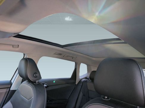 Used 2023 Volkswagen Taos SEL image 15