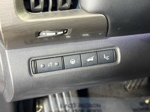 Used 2024 Nissan Pathfinder Platinum AWD/4WD image 12