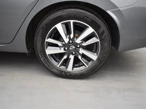 Used 2025 Nissan Versa SV FWD image 33