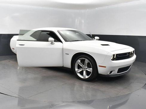 Used 2018 Dodge Challenger R/T image 23