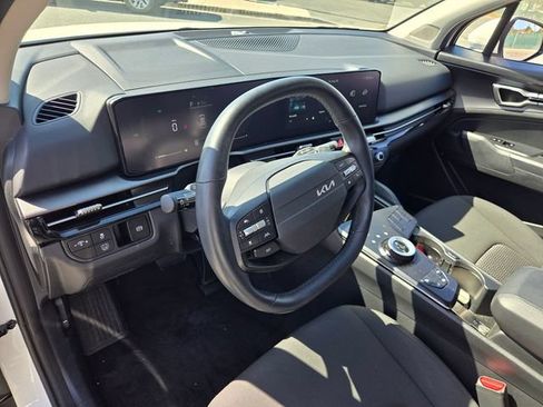 Used 2026 Kia Sportage LX FWD image 8