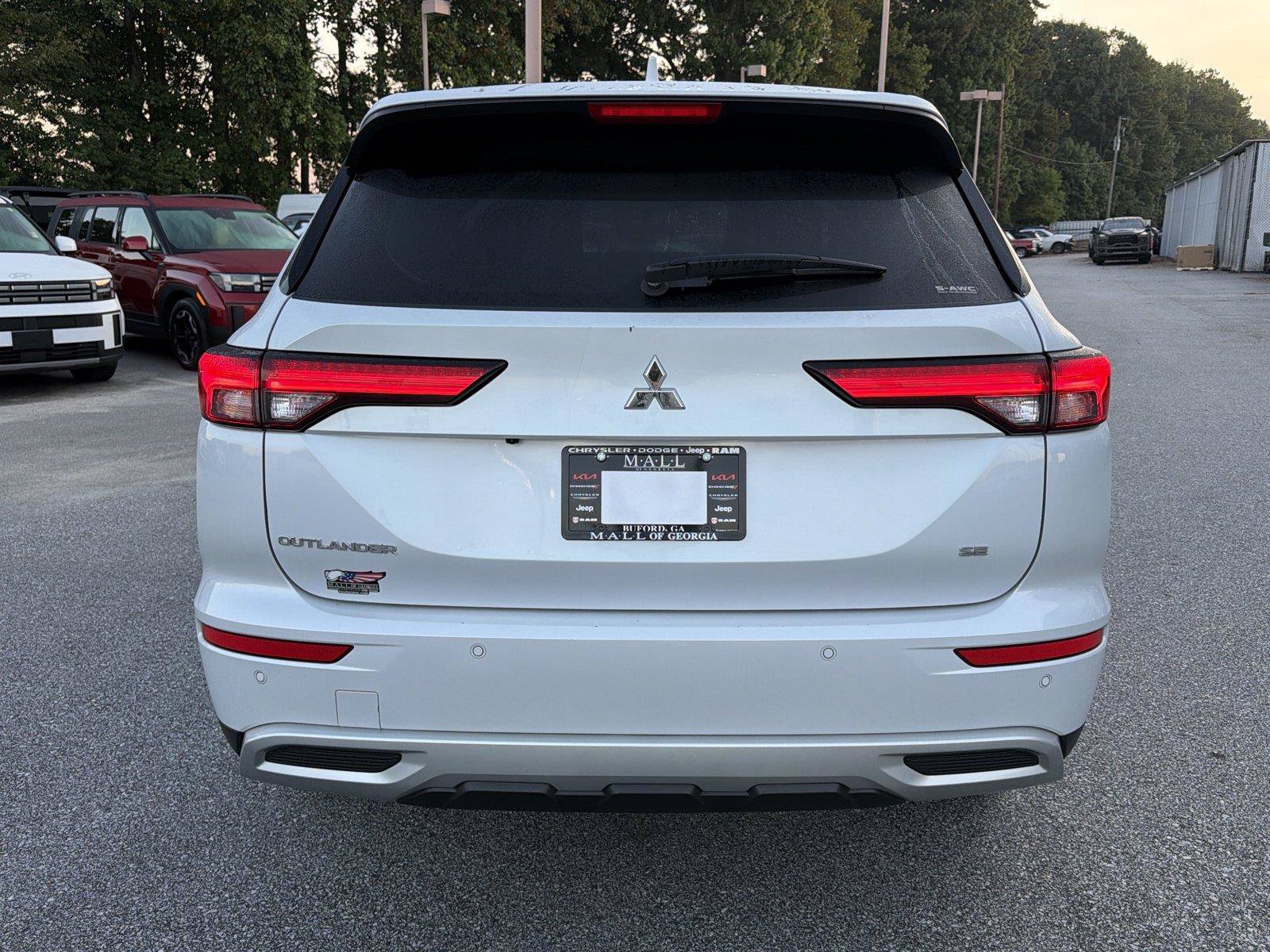 Used 2024 Mitsubishi Outlander SE AWD/4WD image 6