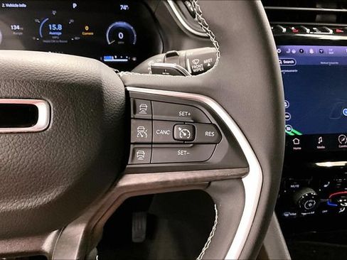 Used 2023 Jeep Grand Cherokee L Limited AWD/4WD image 27