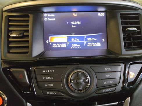 Used 2019 Nissan Pathfinder S AWD/4WD image 25