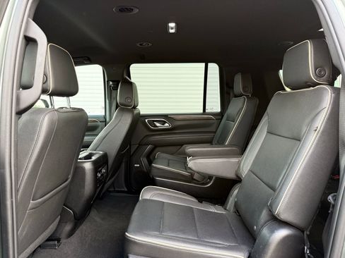 Used 2023 Chevrolet Suburban Premier RWD image 19