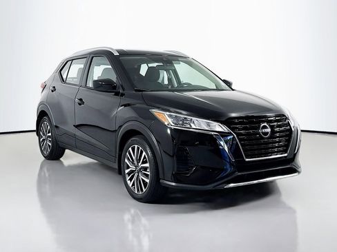 Used 2023 Nissan Kicks SV FWD image 3