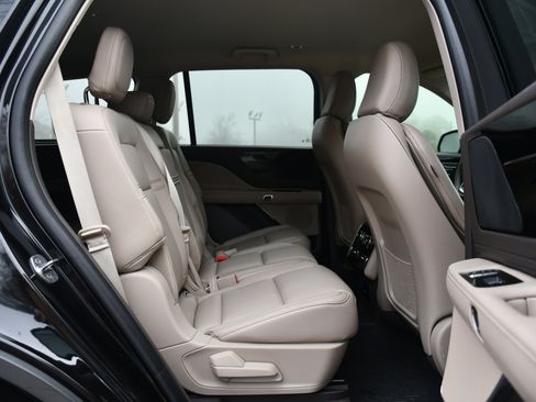 Used 2021 Lincoln Aviator Standard image 20