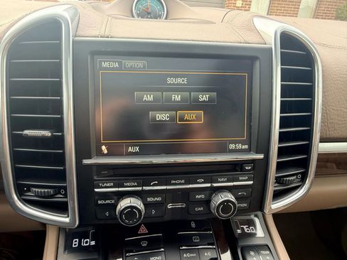 Used 2013 Porsche Cayenne S image 18