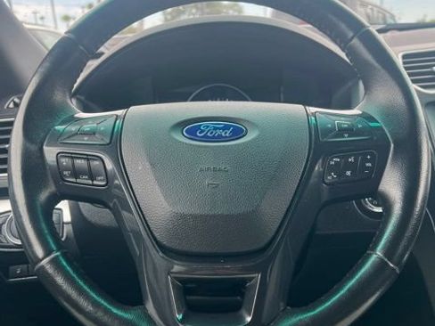 Used 2016 Ford Explorer XLT w/ Equipment Group 202A FWD image 11