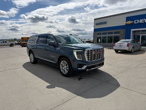Used 2025 GMC Yukon XL Denali w/ Sun & Power Step Package AWD/4WD image 8