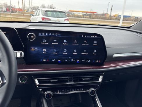 Used 2025 Chevrolet Traverse Z71 w/ Driver Confidence Package image 37