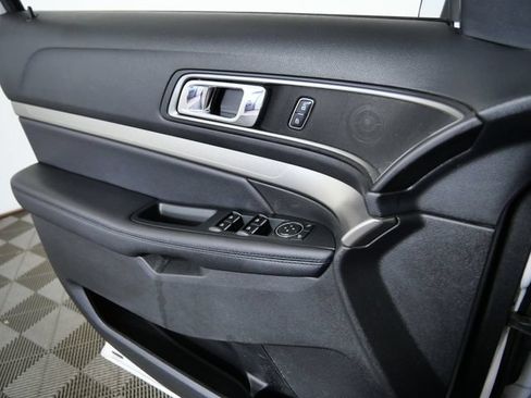 Used 2018 Ford Explorer XLT AWD/4WD image 26