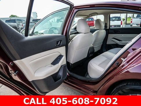 Used 2025 Nissan Altima 2.5 SV FWD image 19
