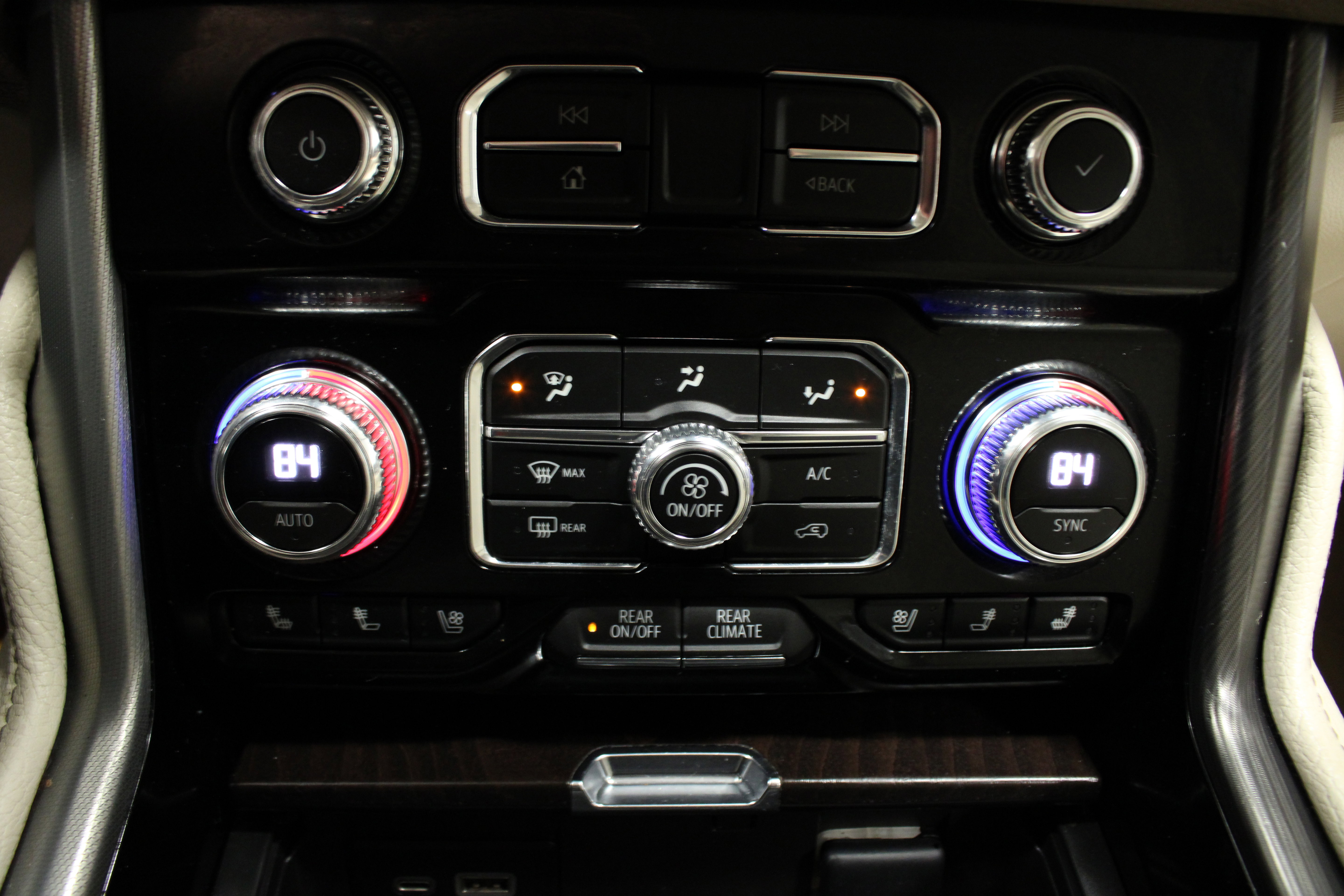 Used 2023 GMC Yukon XL Denali AWD/4WD image 43