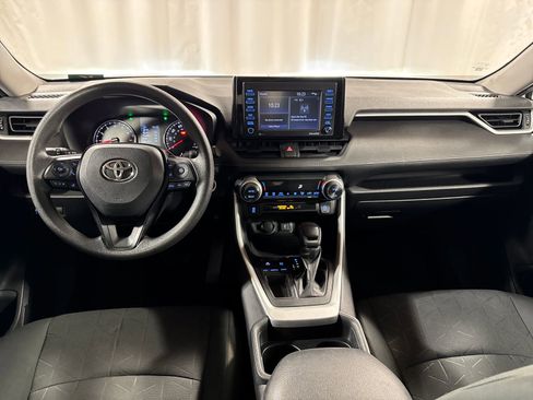 Used 2021 Toyota RAV4 XLE FWD image 4