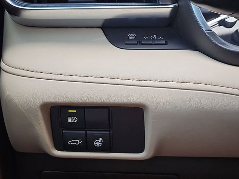 Used 2020 Toyota Highlander Limited FWD image 25