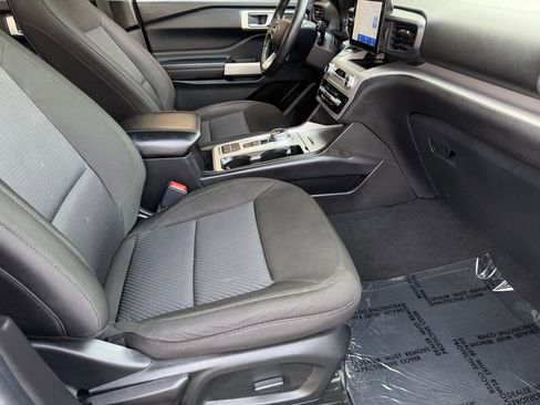 Used 2022 Ford Explorer XLT image 24