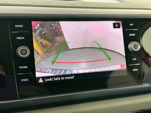 Used 2022 Volkswagen Taos SE image 13