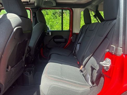 Used 2025 Jeep Wrangler Unlimited Rubicon AWD/4WD image 34