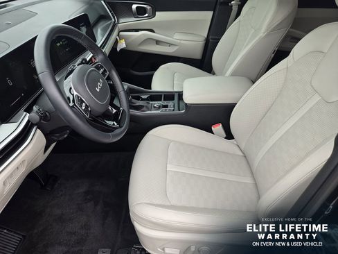 Certified 2025 Kia Sorento EX FWD image 11