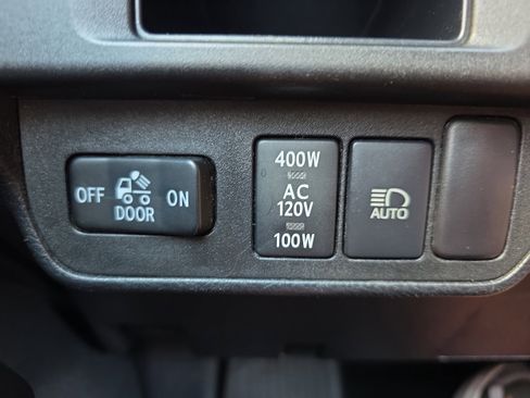 Used 2019 Toyota Tacoma TRD Off-Road w/ Technology Package AWD/4WD image 22